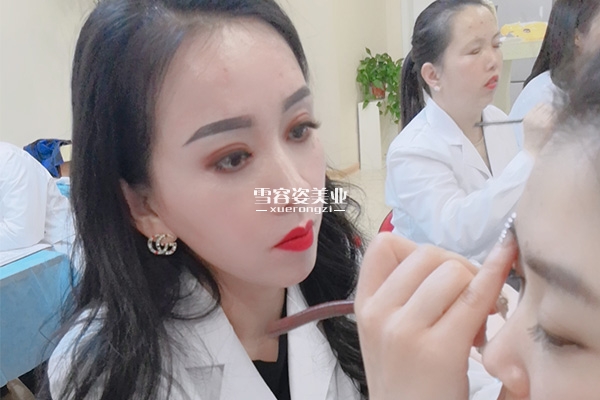 哈尔滨双眼皮培训学校，学习医美有前途吗？