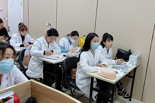 哈尔滨学习医美哪里好？为什么你会想学习医美？